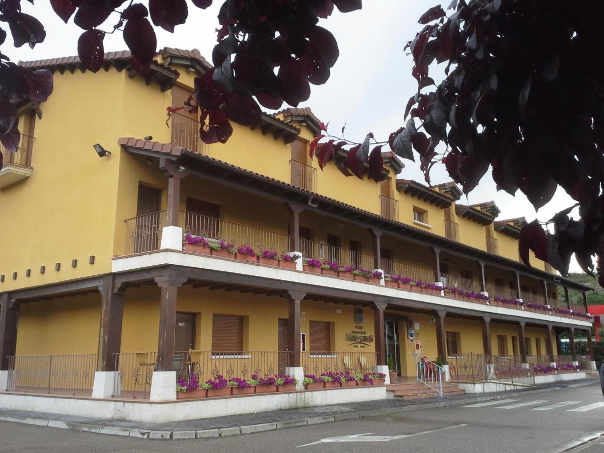 Hotel Milagros Rio Riaza Exterior photo